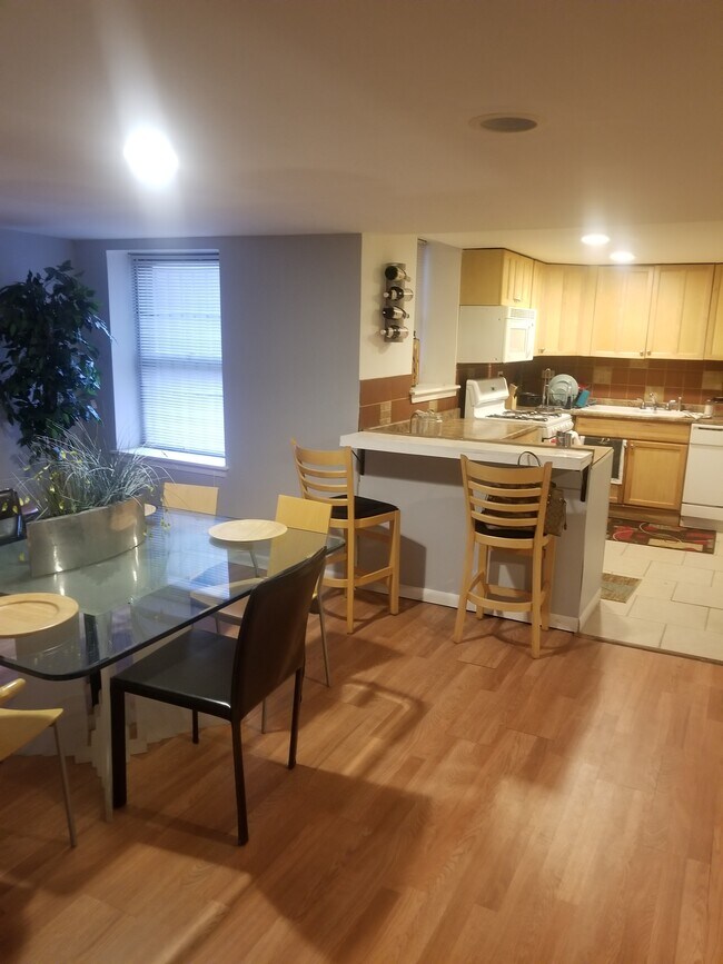 Building Photo - 5017 S Drexel Blvd