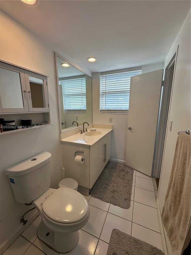 Building Photo - 3001 S Ocean Dr