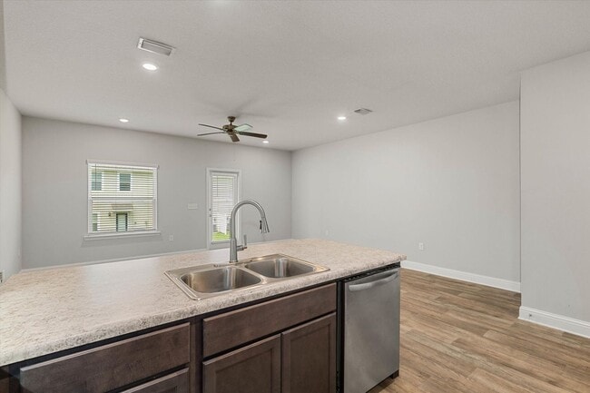 Building Photo - HEART OF DAPHNE TOWNHOUSE WITH GARAGE