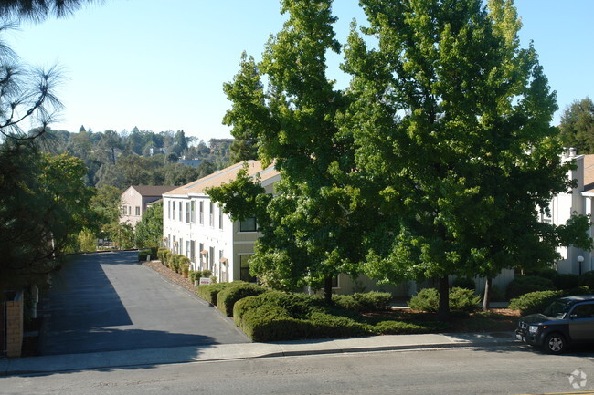 Building Photo - Stonecrest