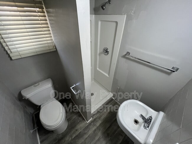 Building Photo - 1112 7th St