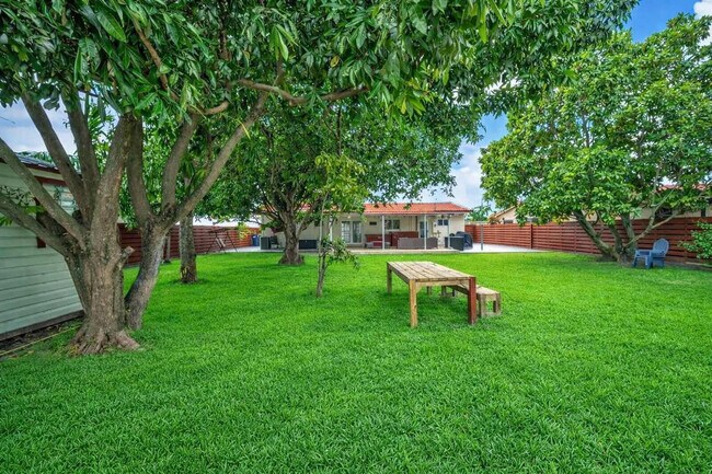 Building Photo - 8225 SW 39th St