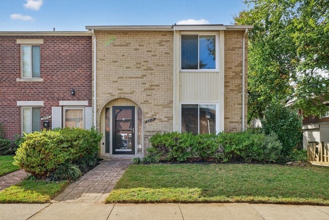 Primary Photo - Charming End-Unit Townhome in Sought-After...