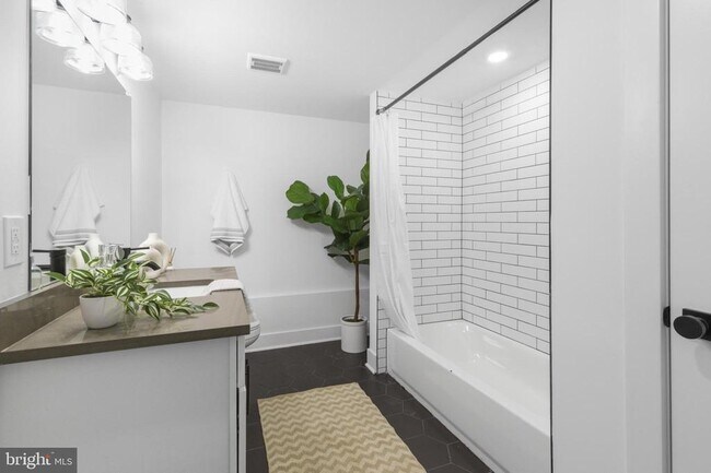 Building Photo - 7037 Ridge Ave