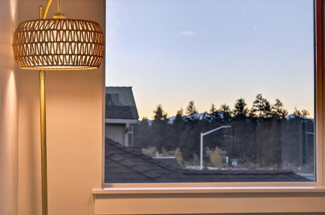 Building Photo - Attractive Modern Easton 3 Bedroom Home