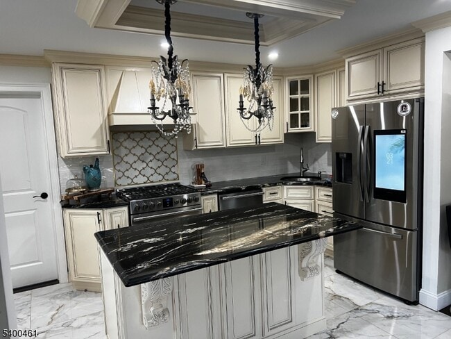 Primary Photo - 60 Dick St