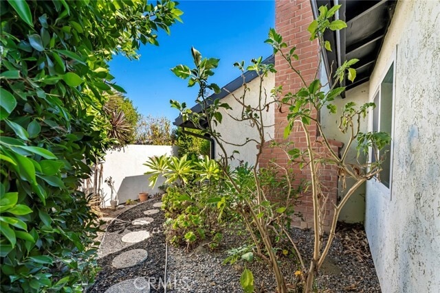 Building Photo - 23201 Vía Mirlo