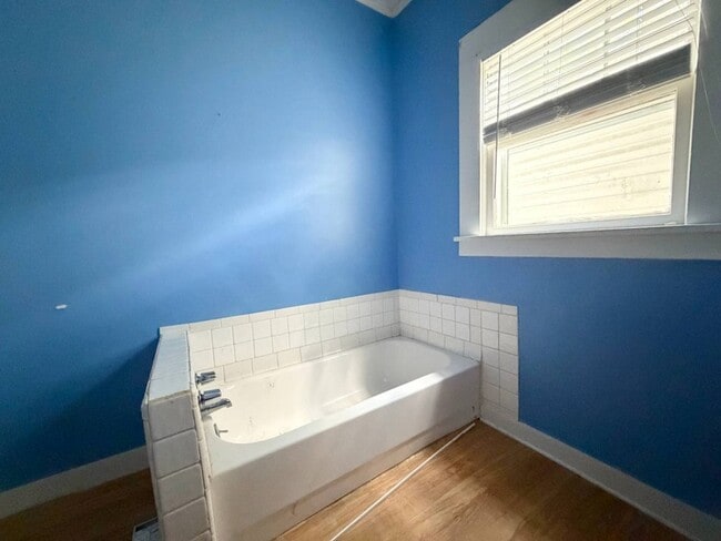 Building Photo - 218 North St