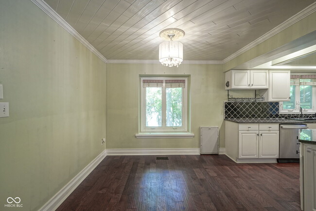 Building Photo - 858 Cedar Wood