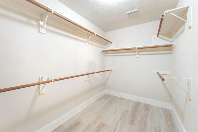 Building Photo - 203 N Vesper Bend Cir