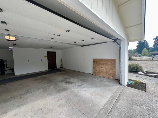 Building Photo - Spacious Home with Outbuildings on 2.3 Acres