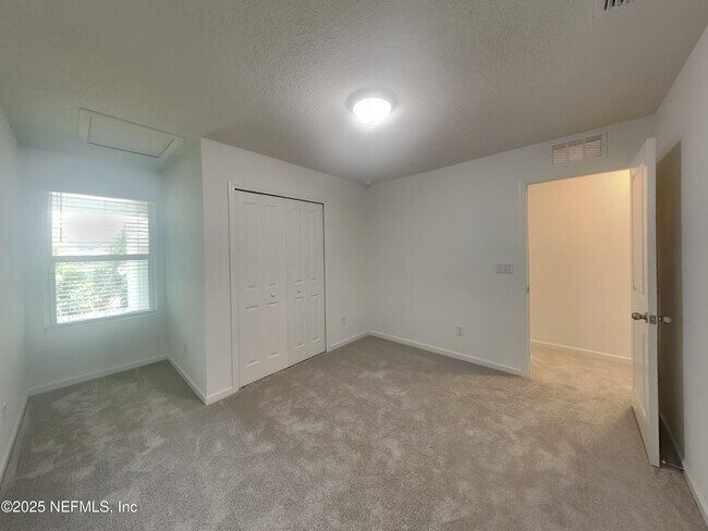 Building Photo - 622 Holly Lks Dr