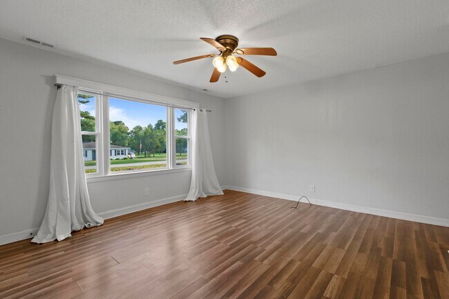 Building Photo - 2080 Dawson Cabin Rd