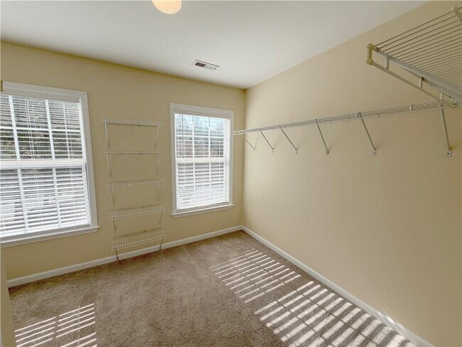 Building Photo - 4680 Creekside Villas Way