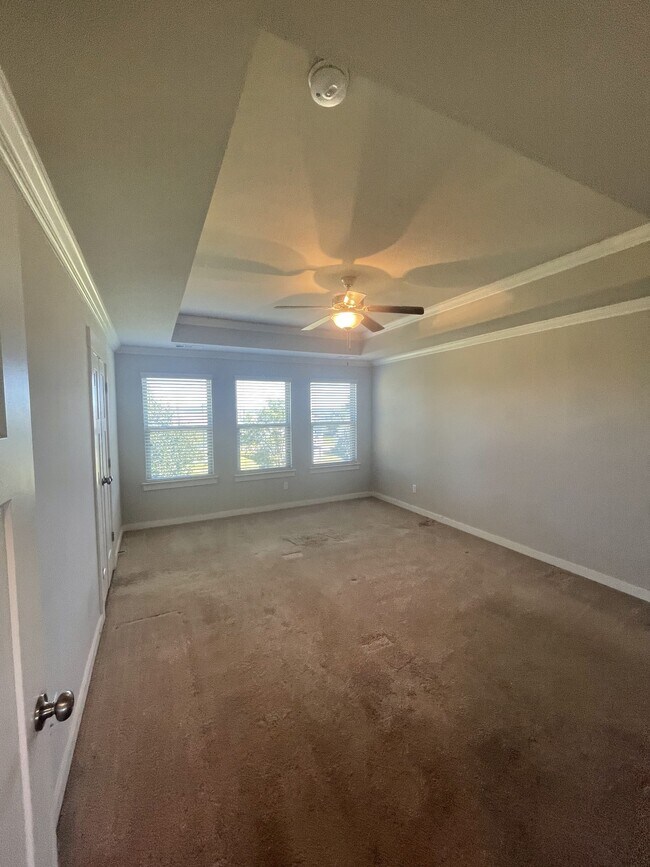 Building Photo - 3037 Commonwealth Dr