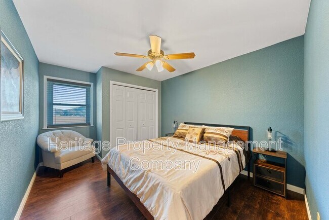 Building Photo - 1174 Mooncrest Dr