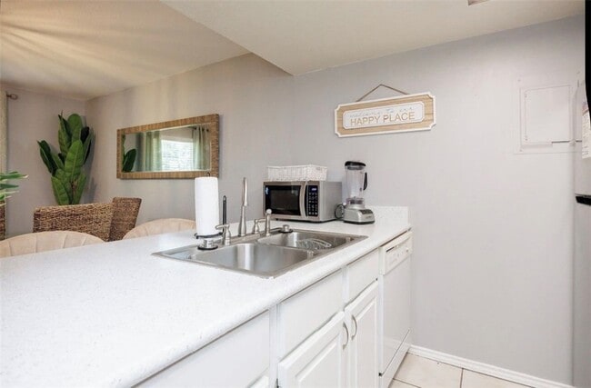 Building Photo - 14921 Windward Dr
