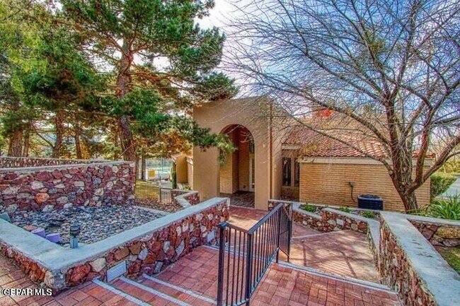 Building Photo - 5900 Mira Hermosa Dr