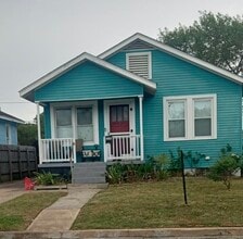 Building Photo - 5208 Bernardo De Galvez Ave