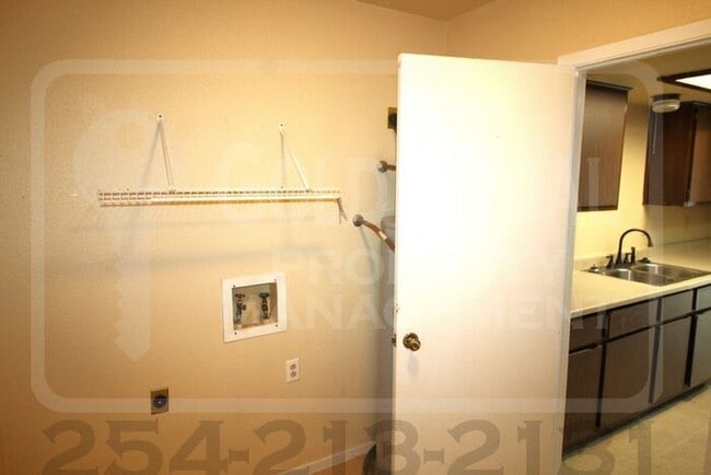 Building Photo - 2002 Sherman Dr