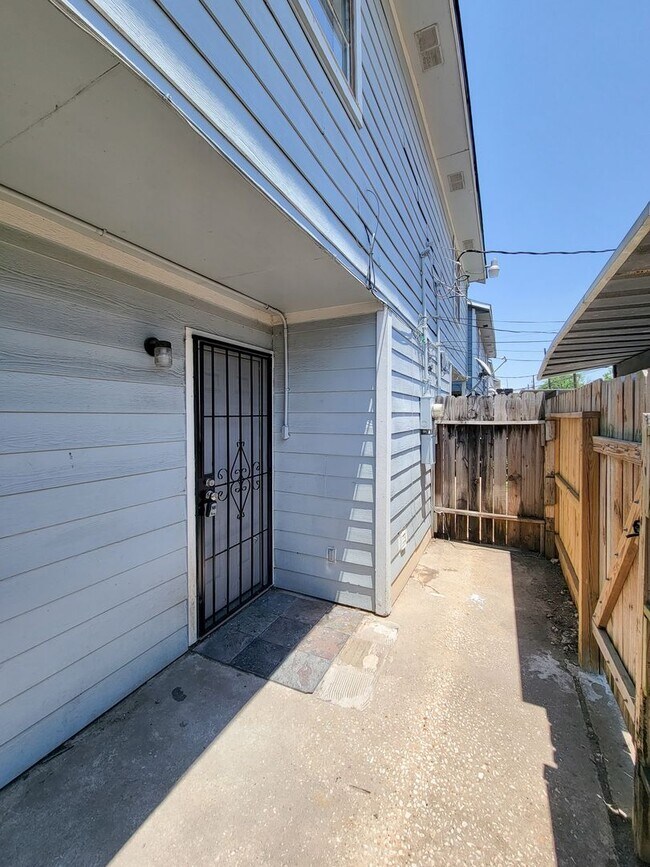 Building Photo - 12330 Ormandy St