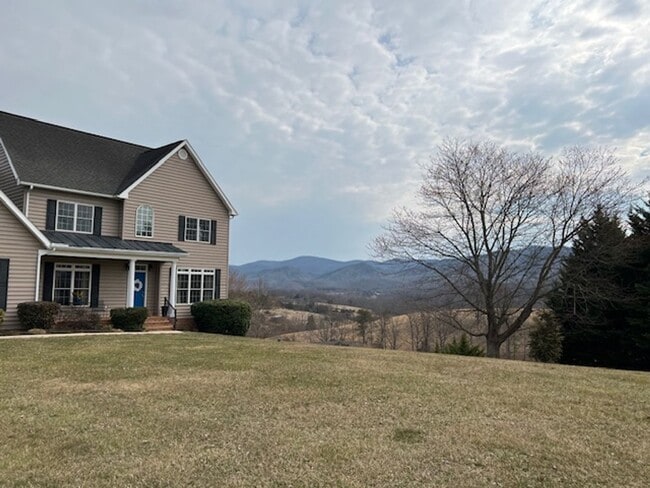 Building Photo - Single Family Home with Breathtaking Views