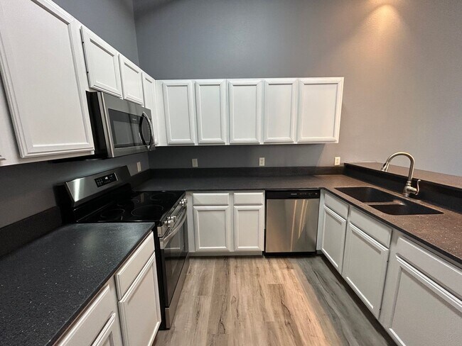 Building Photo - Limited time special! Stylish finishes in ...