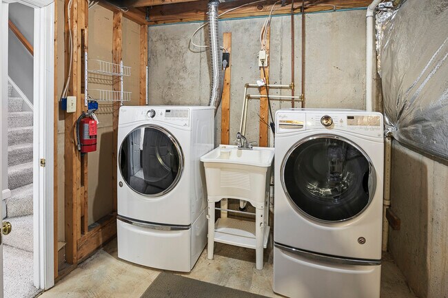 Building Photo - 1 Lanhill Ct