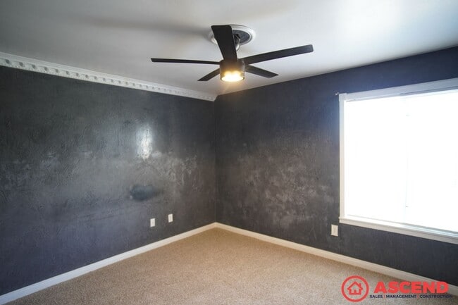 Building Photo - 5305 Pine Grove Ct