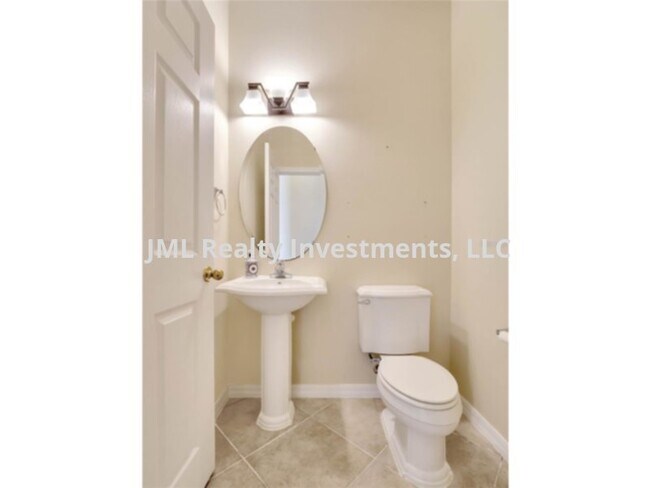 Building Photo - 5 bedroom 3.5 bath home in Stevens Plantat...