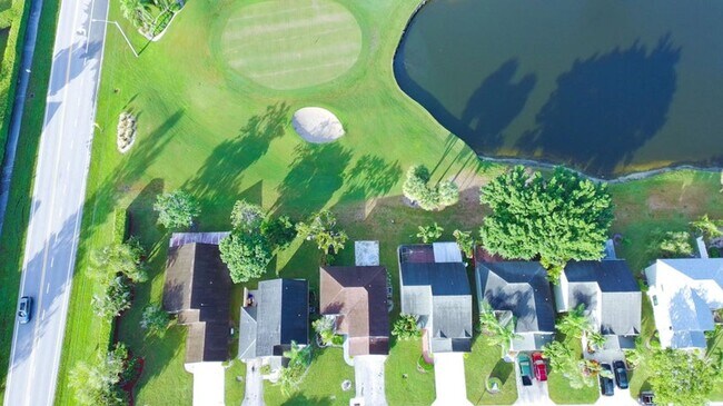 Building Photo - 5885 Northpointe Ln