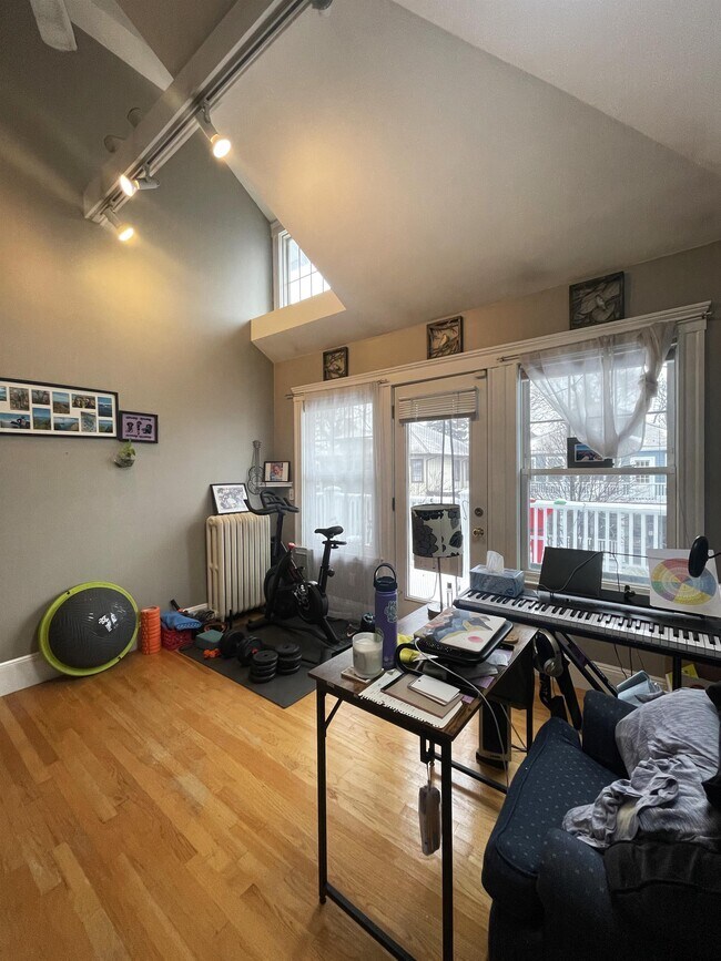 Building Photo - 16 Halifax St