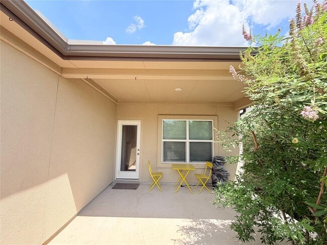 Building Photo - 928 Legends Ln