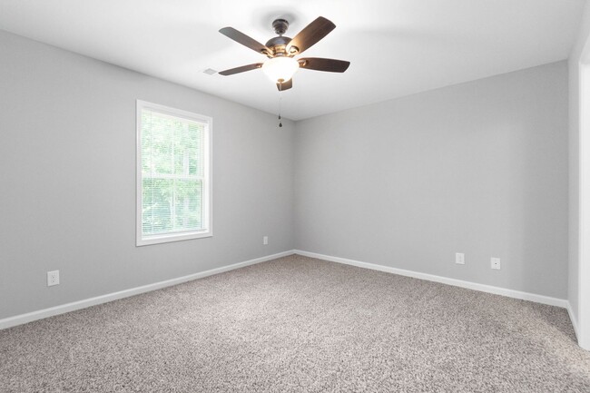 Building Photo - 223 Smithson Ln