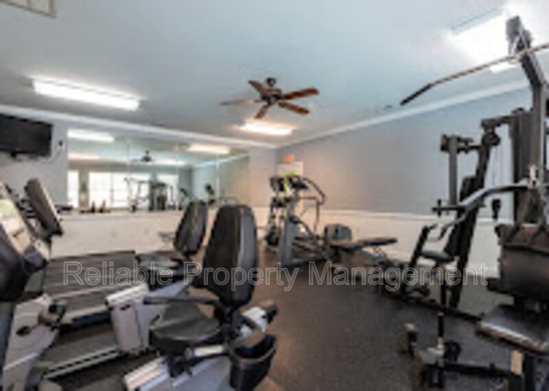 Building Photo - 1513 Kenmore Dr