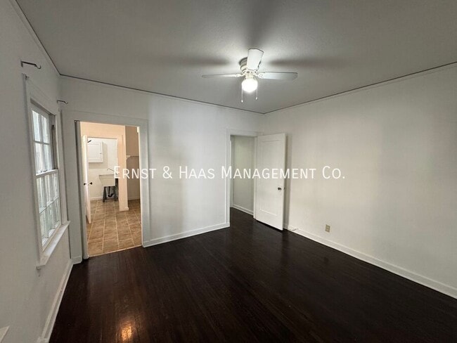 Building Photo - 528.5 N Kenmore Ave