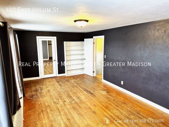 Building Photo - Gorgeous Deforest house for rent with many...
