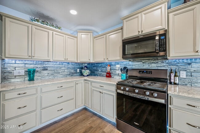 Building Photo - 1207 N Arrowhead Dr