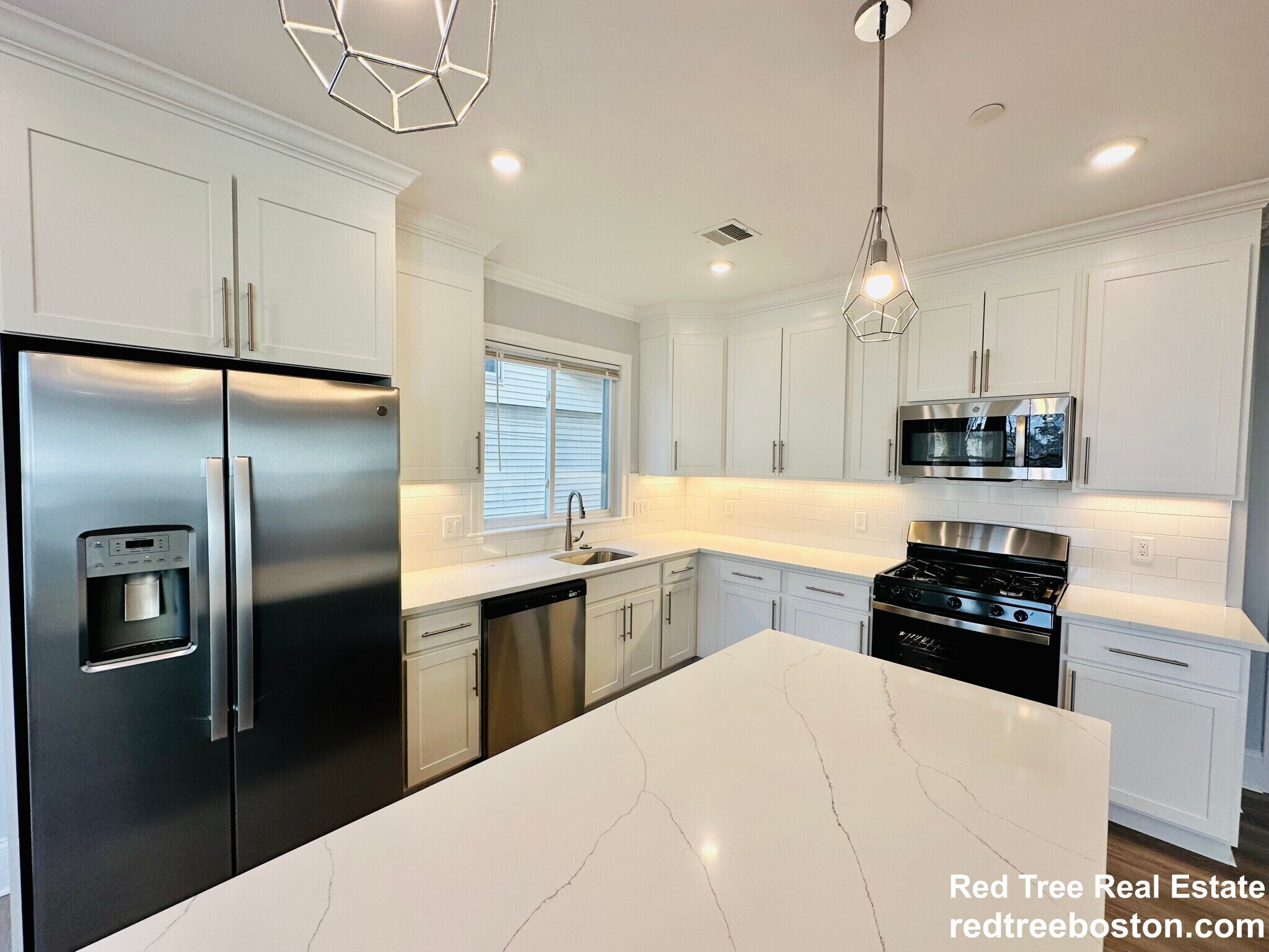 Building Photo - 100 Brooks St