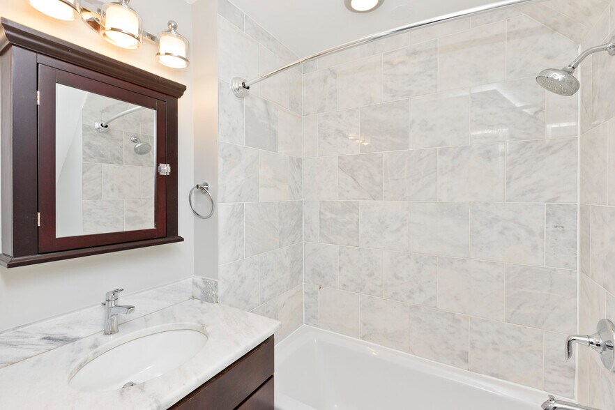 Building Photo - 1324 Byron W St