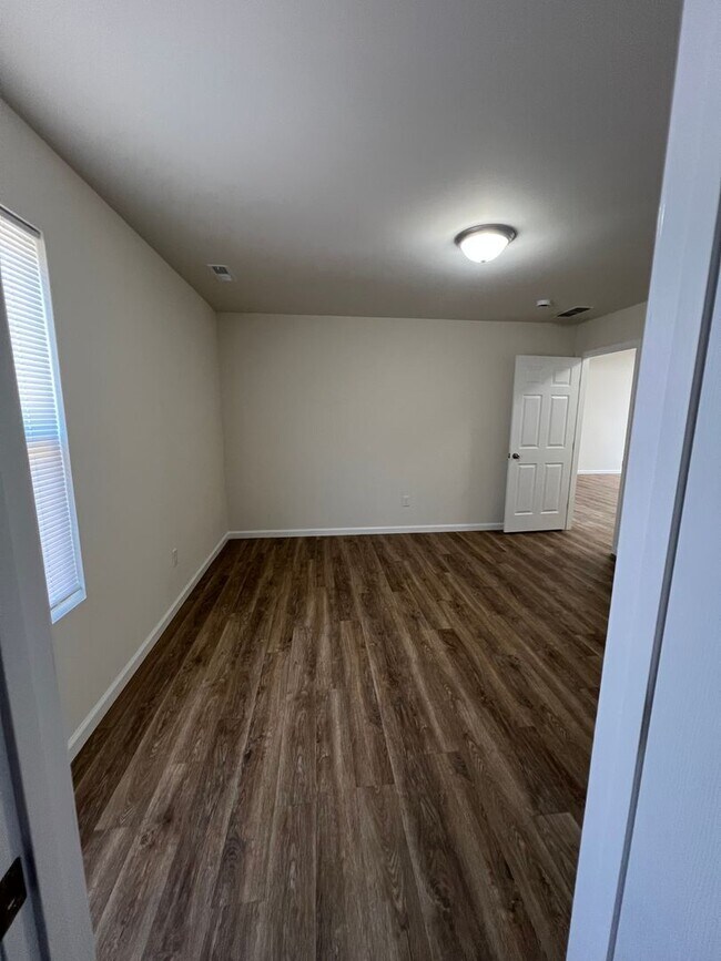Building Photo - Winter Special (ends January 31, 2025) $300 off first month's rent.