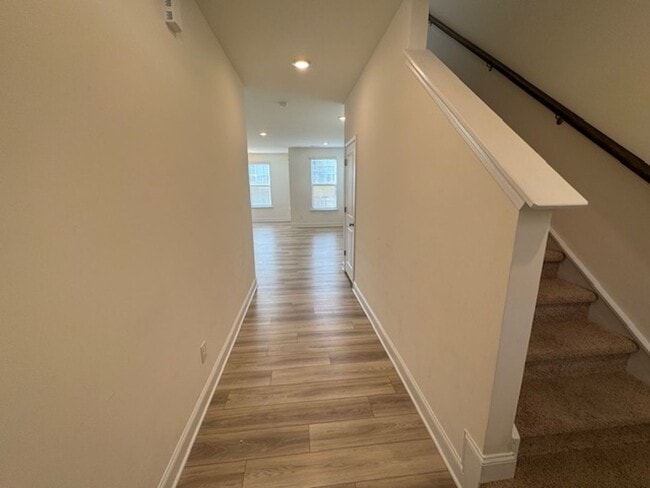 Building Photo - The Grove at Neill's Pointe