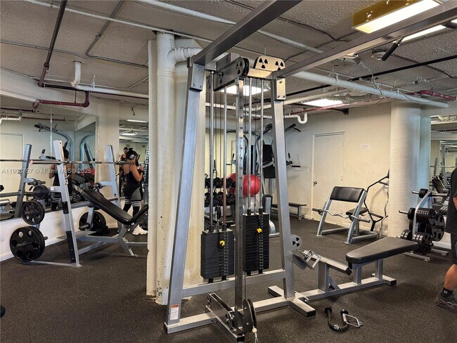 Building Photo - 825 Brickell Bay Dr