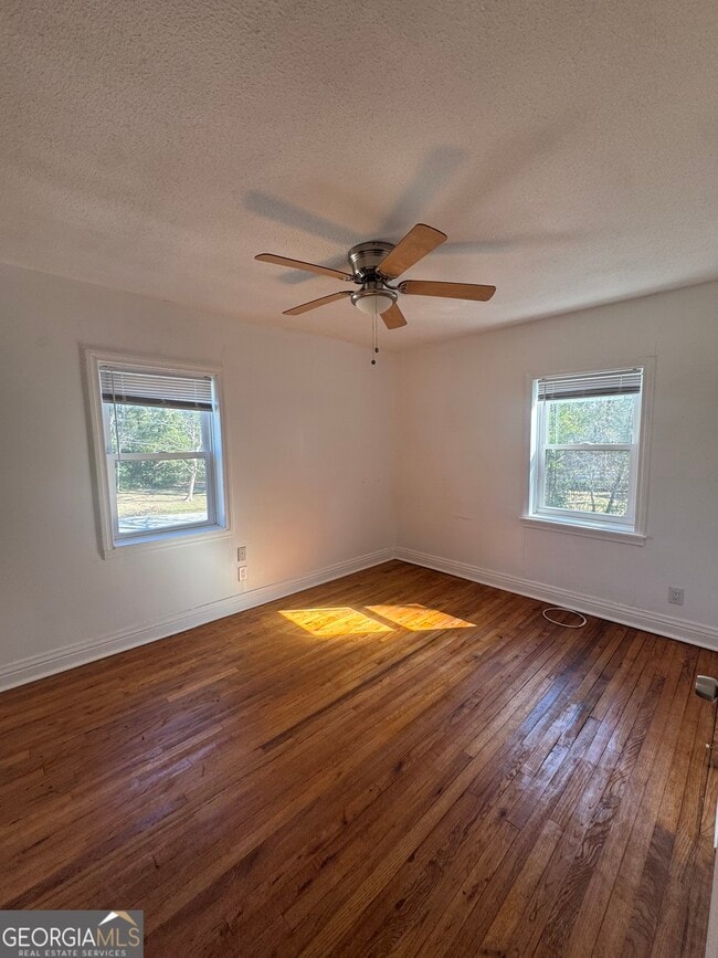 Building Photo - 324 N Main St