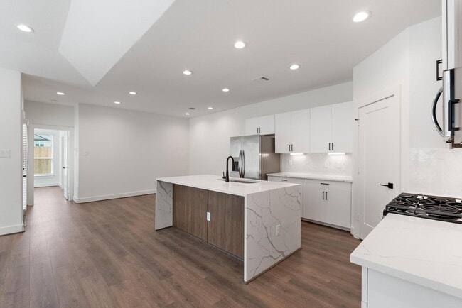 Building Photo - 2759 Sunny Briar Dr