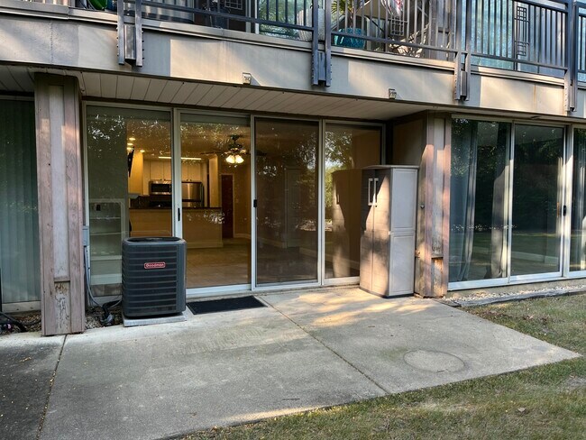 Building Photo - 1811 Four Lakes Ave