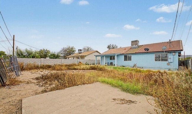 Building Photo - 2722 E Marguerite Ave