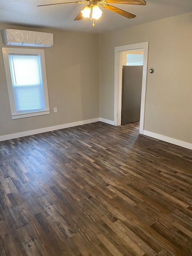 Building Photo - Gem Located In Central Selah; Spacious 2-Bedroom Retreat with Private Yard & Lots Of Storage!