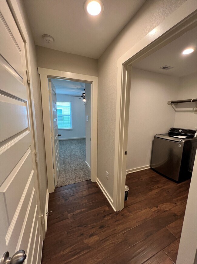Building Photo - 1607 Barrows Ln