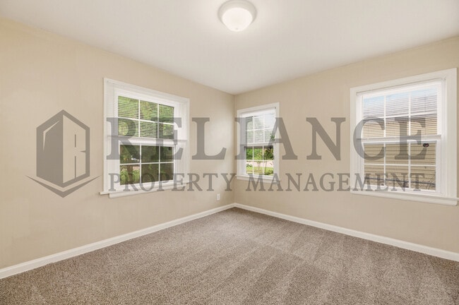 Building Photo - 571 S Roosevelt St